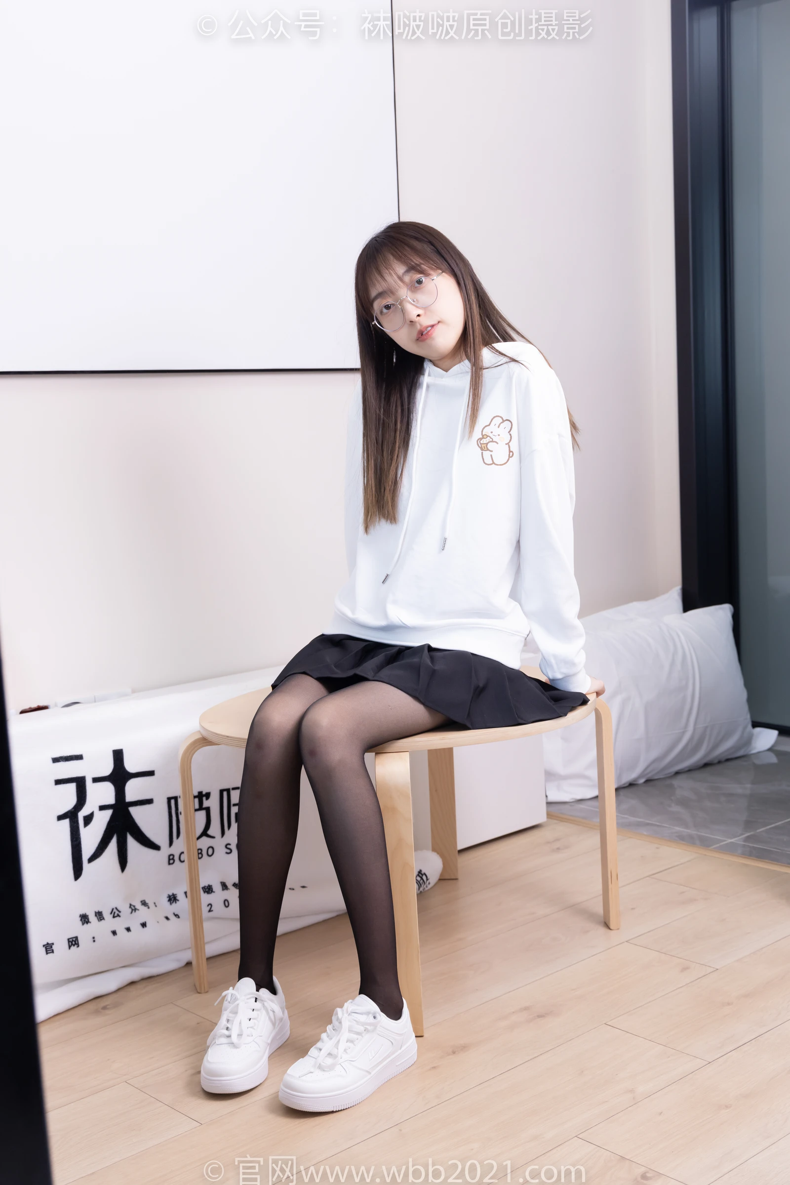 稚予板鞋黑丝BoBoSocks袜啵啵美少女丝袜美脚写真丝袜美脚