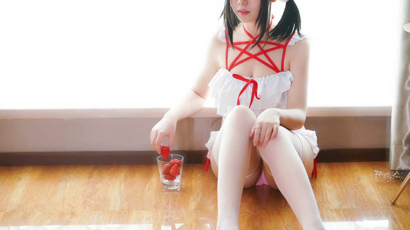 粉色泳衣美女动漫博主性感Cosplay写真洛可